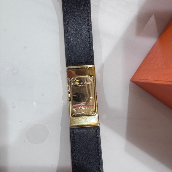 TORY BURCH T Watch With Reversible Leather And Gold Tone Stainless Steel - Picture 8 of 10
